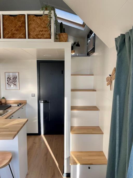 Tiny House With Sauna & Jacuzzi Near Amsterdam Vijfhuizen Exterior photo