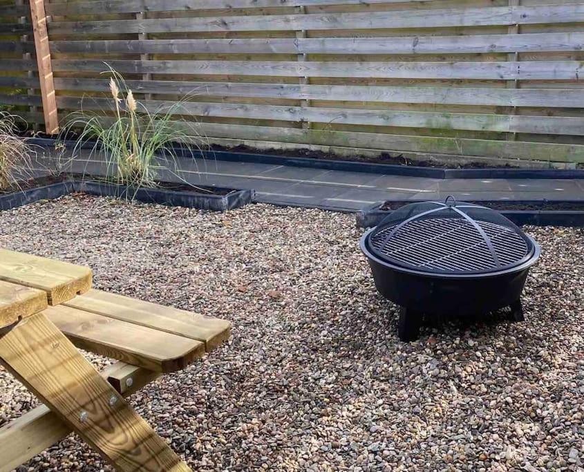 Tiny House With Sauna & Jacuzzi Near Amsterdam Vijfhuizen Exterior photo